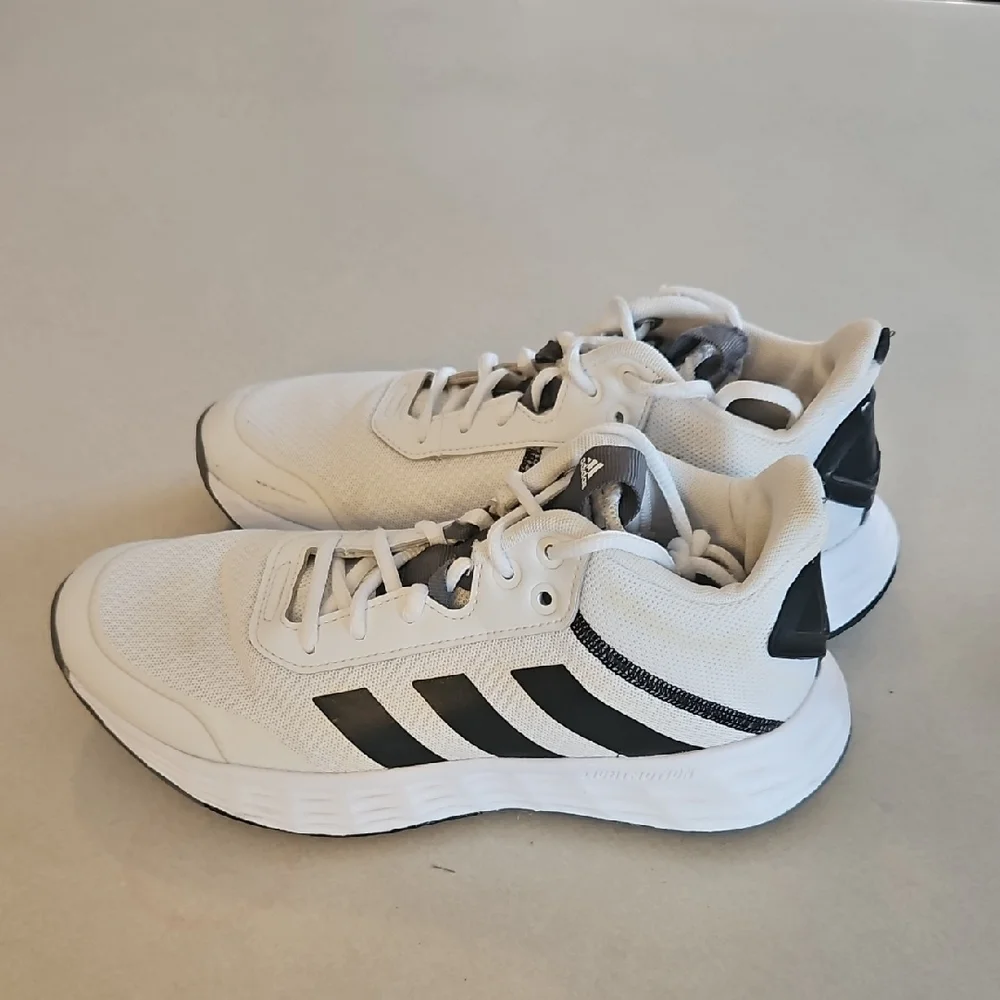 Adidas Sneakers